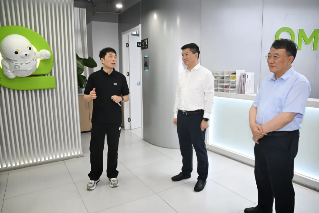 安徽省委常委、合肥市委书记张红文一行莅临安徽数据堂参观调研
